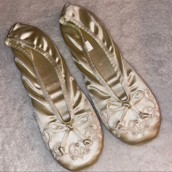 Isotoner Intimate Slippers Size Large 8-9